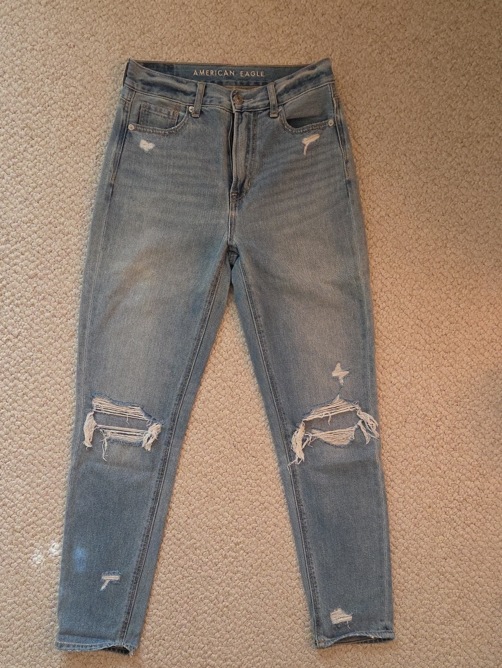 American Eagle Outfitters Women's Light Blue Ripped Mom Jeans